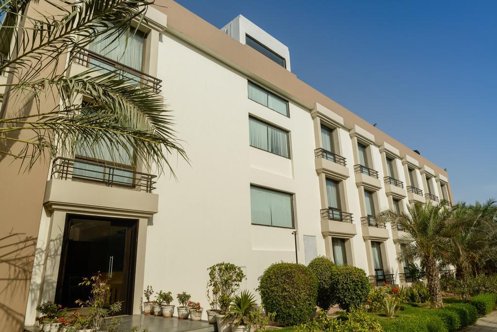Quality Inn Palms Gāndhīdhām Екстериор снимка