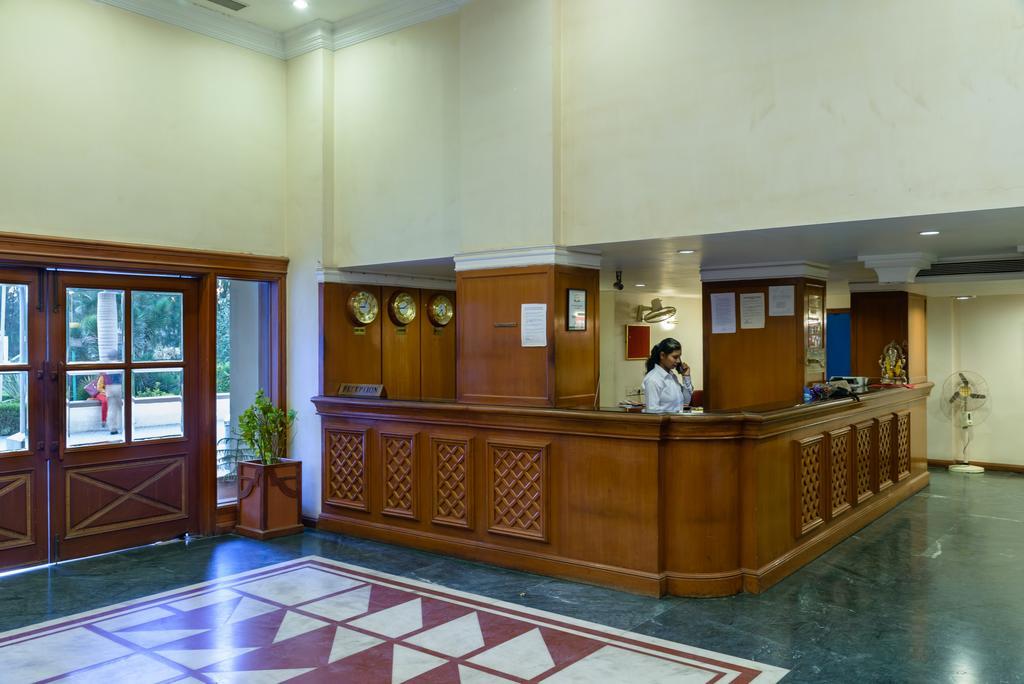 Quality Inn Palms Gāndhīdhām Екстериор снимка