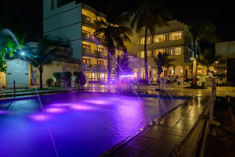 Quality Inn Palms Gāndhīdhām Екстериор снимка