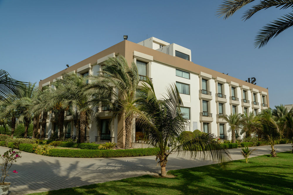 Quality Inn Palms Gāndhīdhām Екстериор снимка