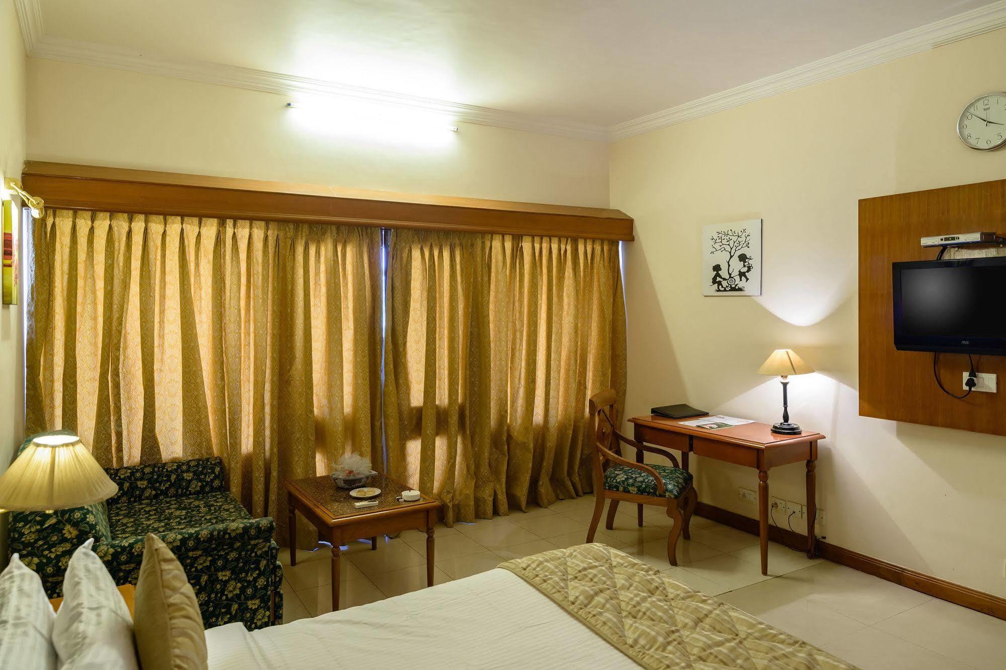 Quality Inn Palms Gāndhīdhām Екстериор снимка