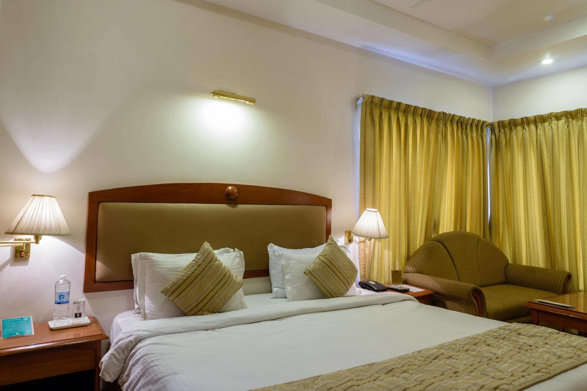 Quality Inn Palms Gāndhīdhām Екстериор снимка