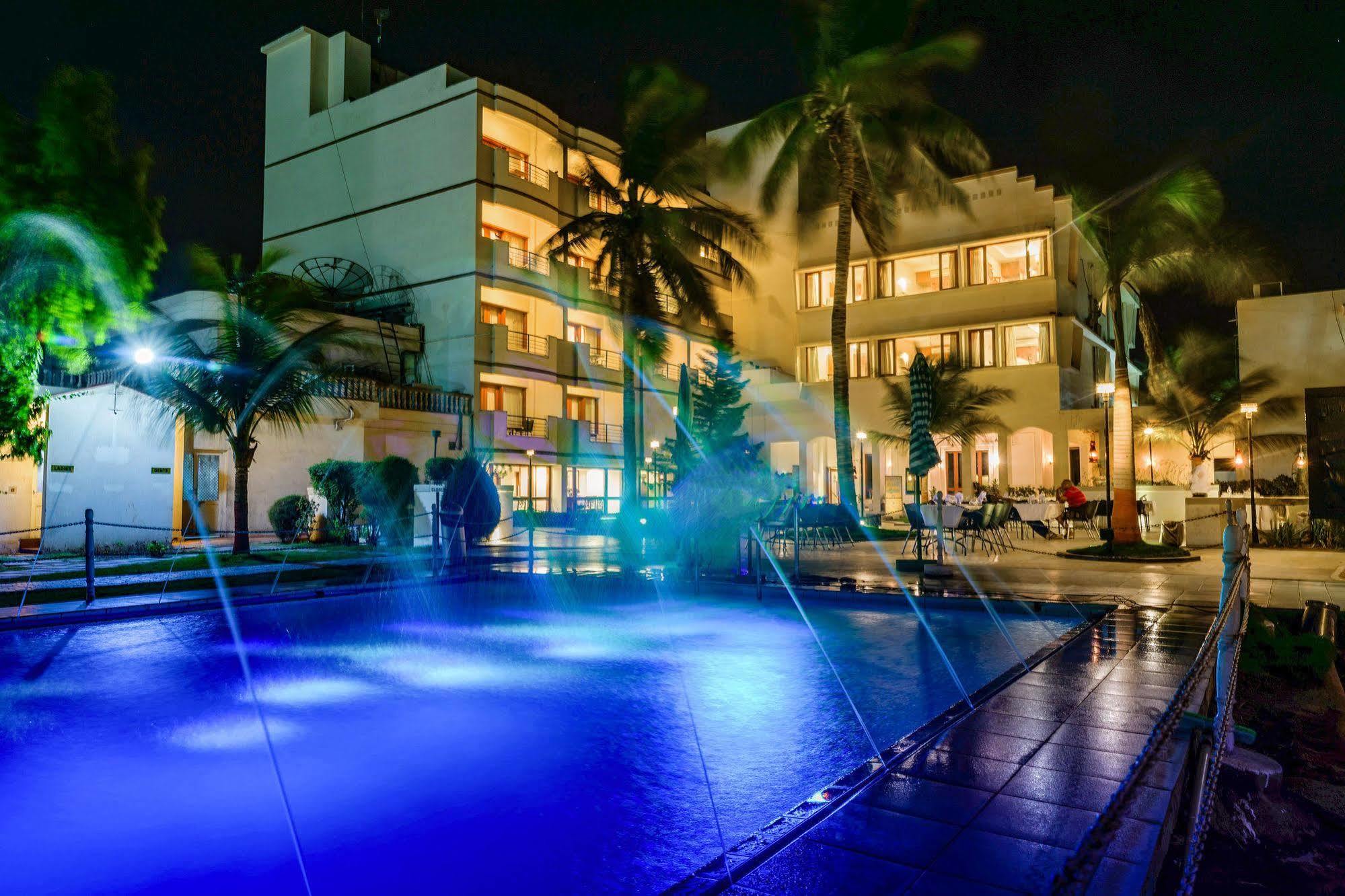 Quality Inn Palms Gāndhīdhām Екстериор снимка