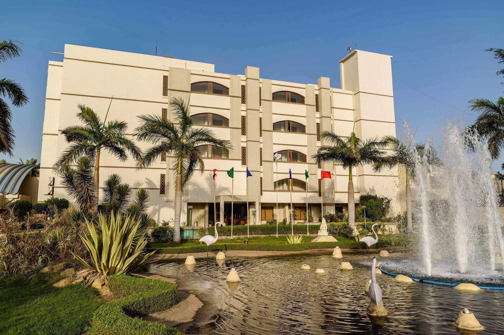 Quality Inn Palms Gāndhīdhām Екстериор снимка